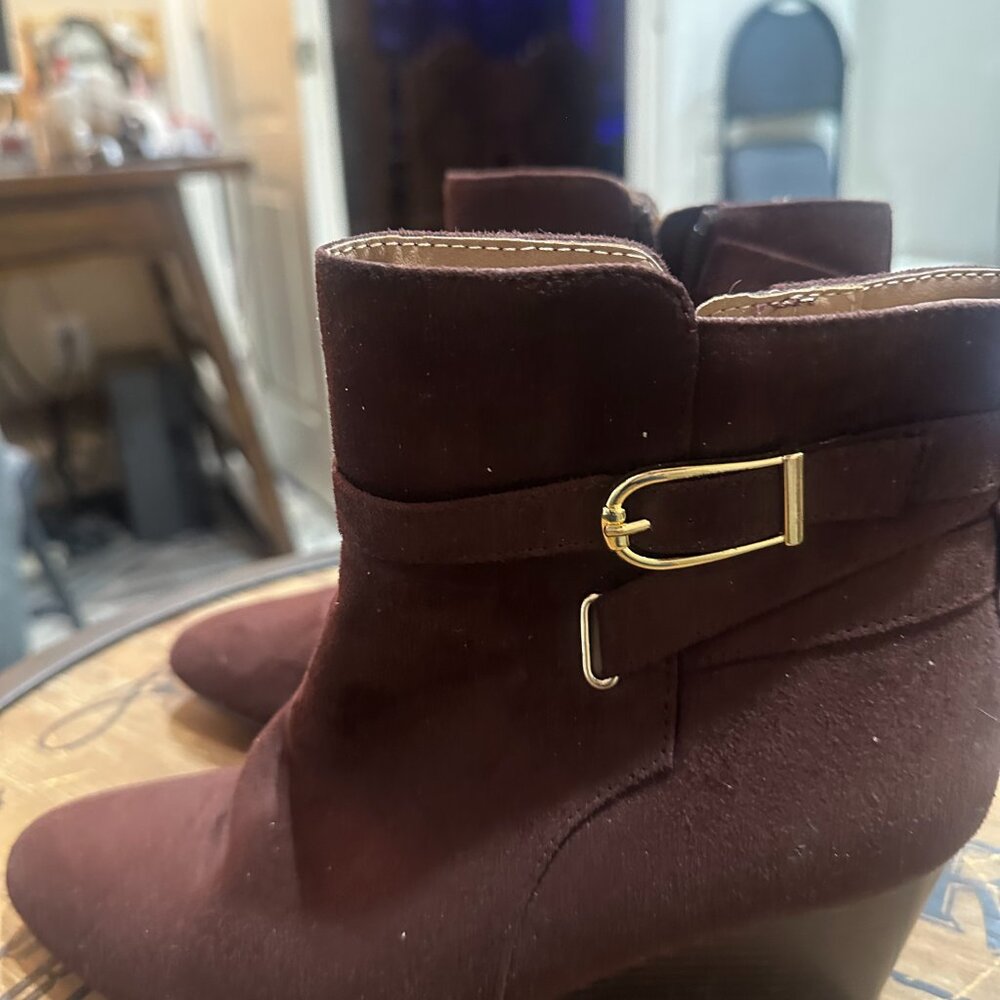 LifeStride Burgundy Suede Ankle Boots Wedge Heel Buckle Detail Size 7.5 Wide - Picture 5 of 7